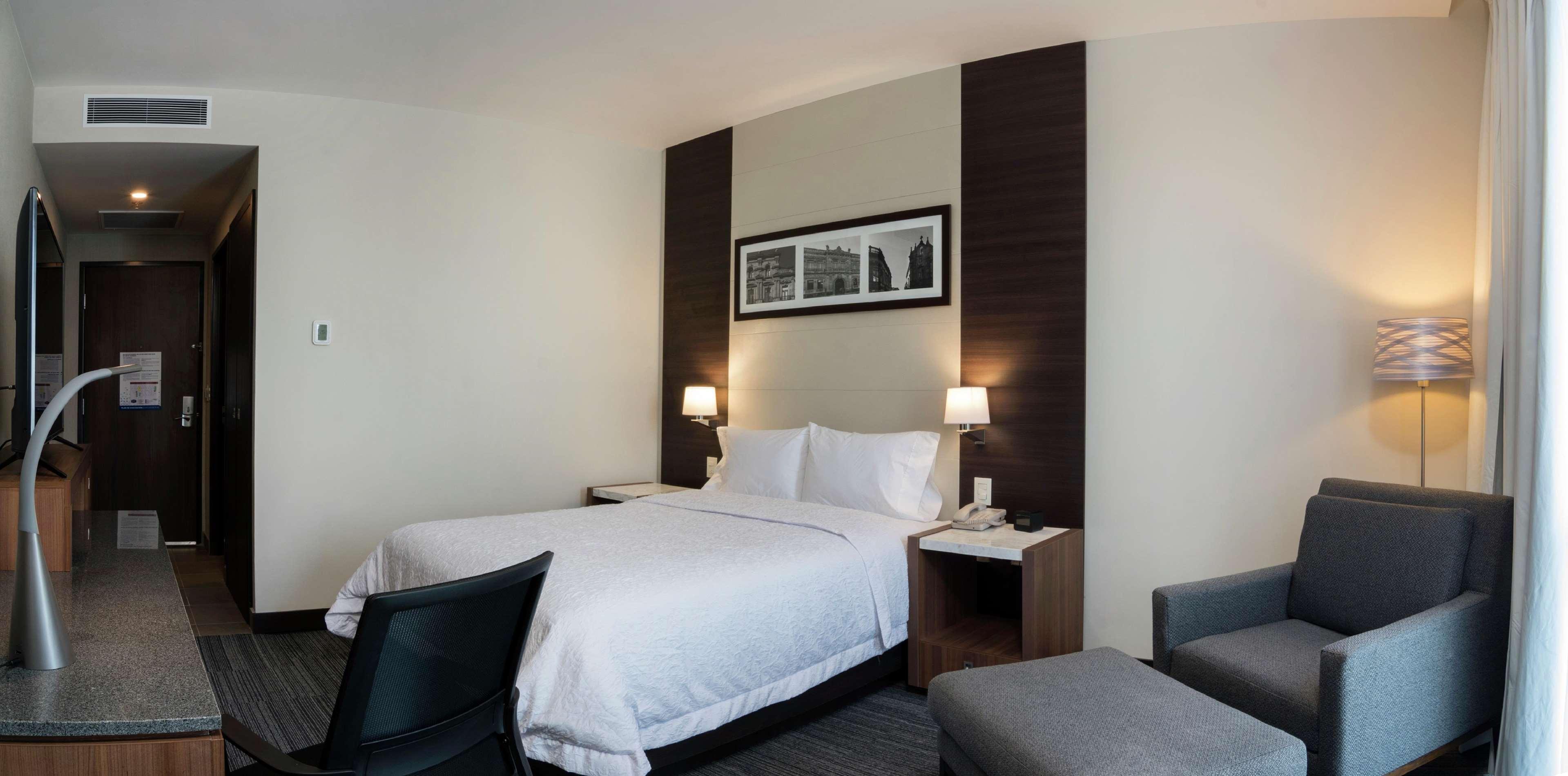 Hampton Inn And Suites San Luis Potosi Slp Экстерьер фото