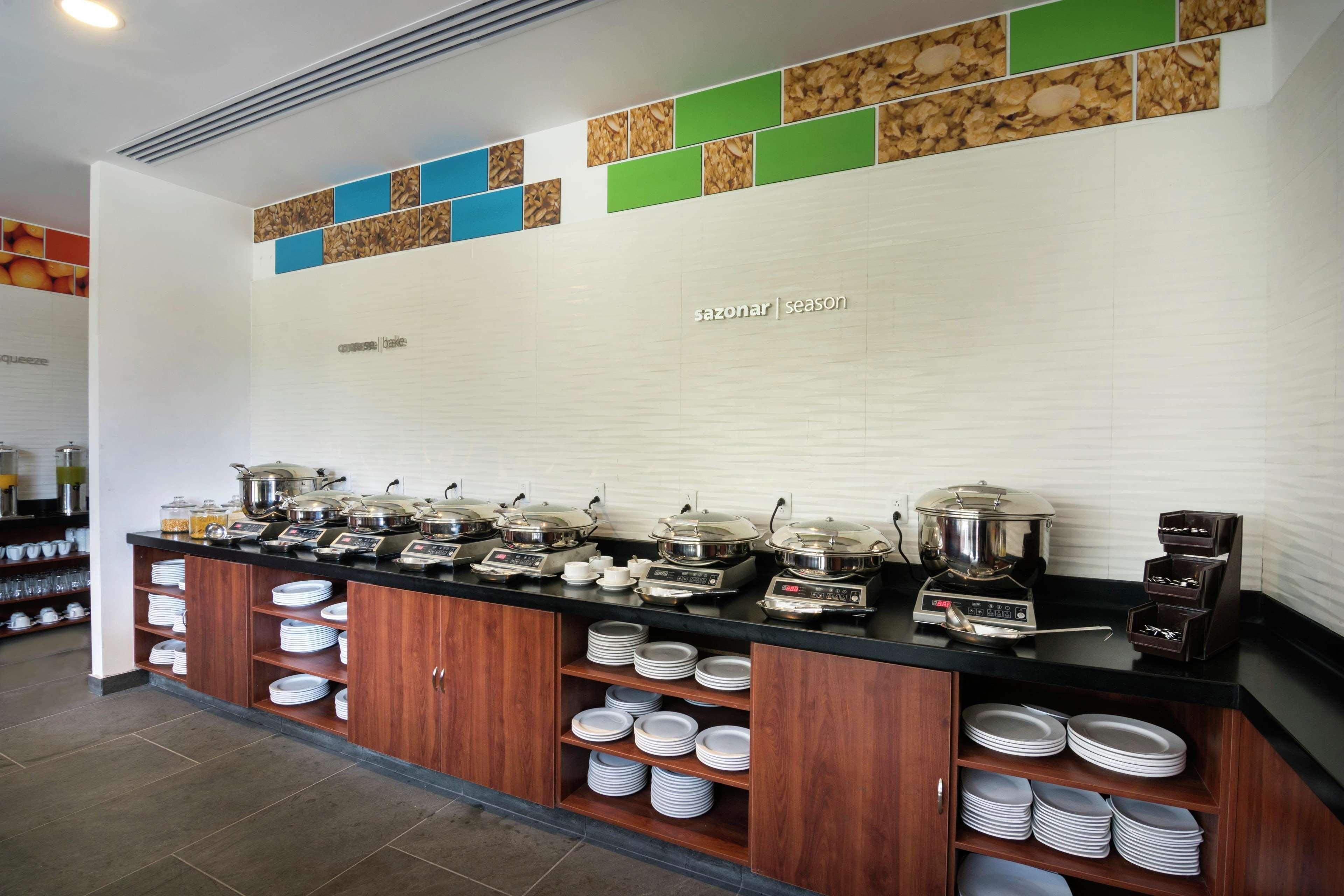 Hampton Inn And Suites San Luis Potosi Slp Экстерьер фото